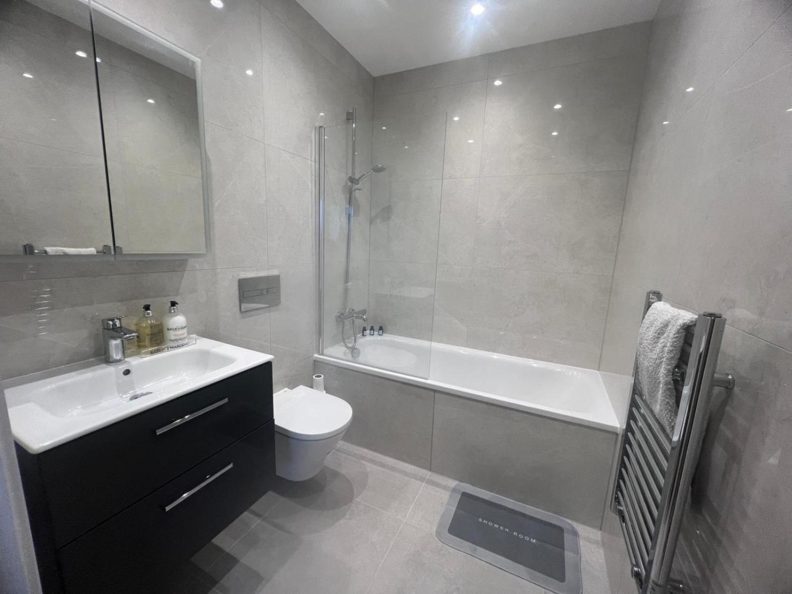 New 2 Bedroom Apartment Rickmansworth Town Centre Экстерьер фото